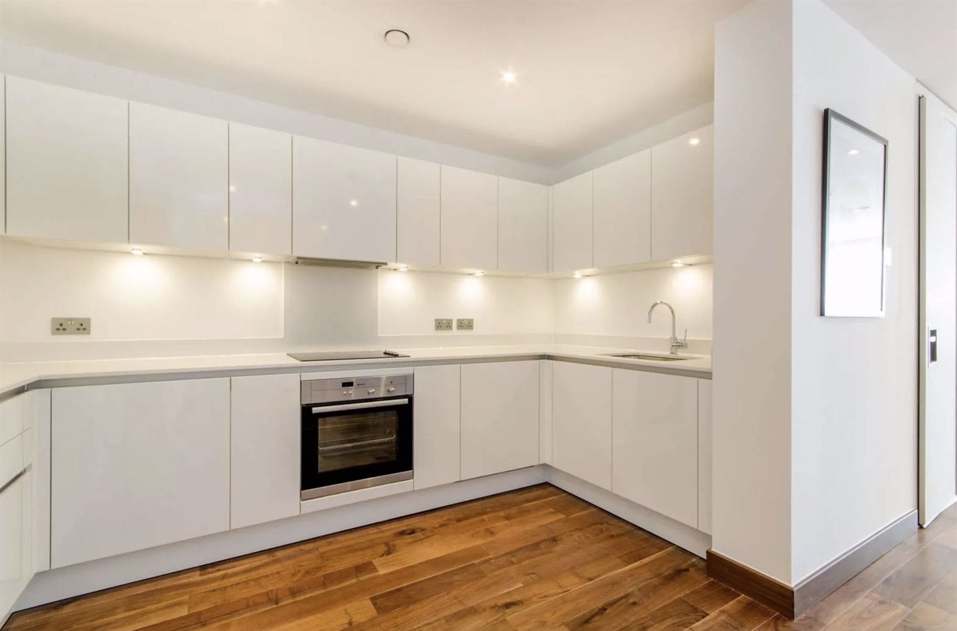 Flat Maygrove Road in Greater London