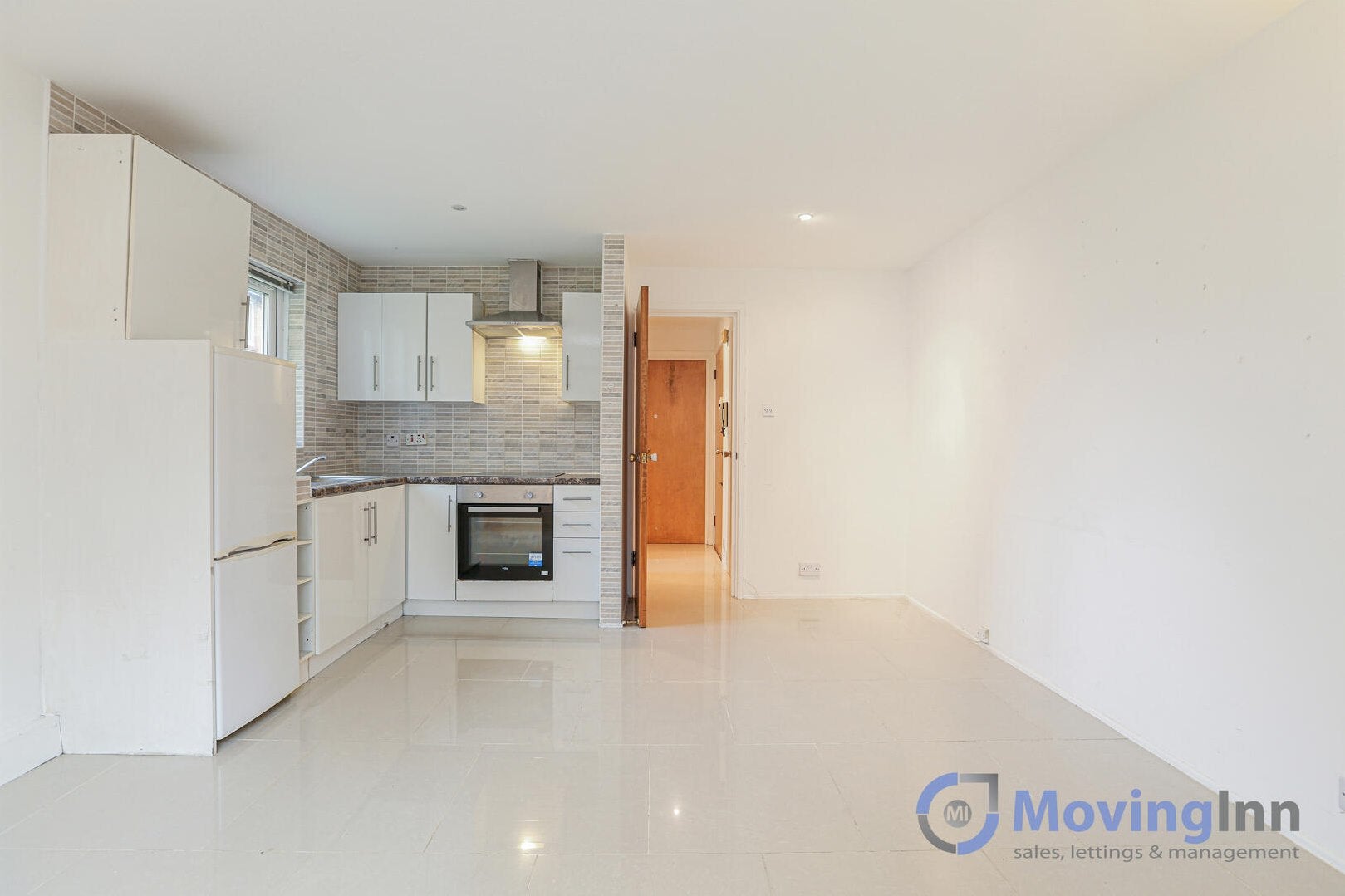 Flat Coe Avenue in Greater London