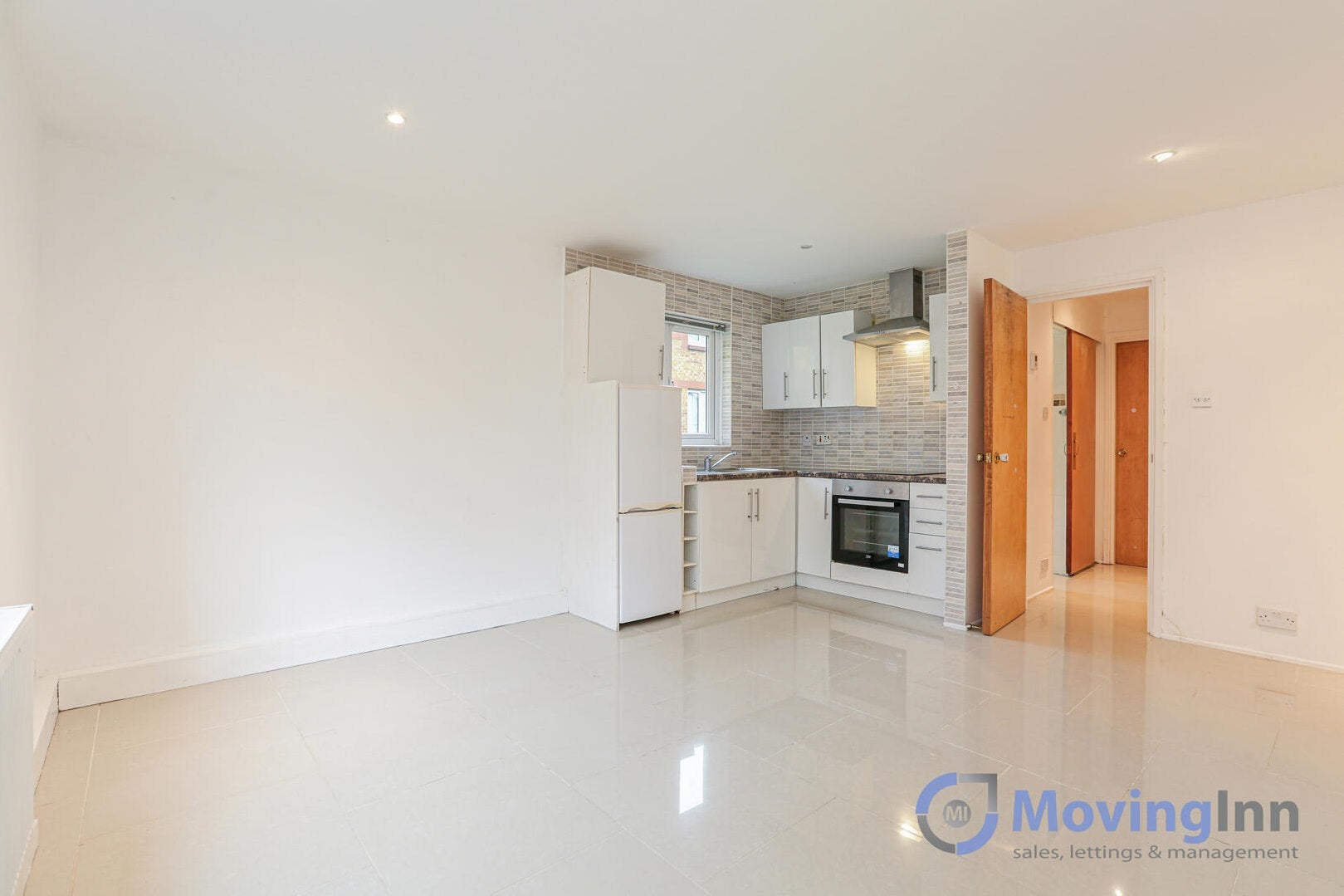 Flat Coe Avenue in Greater London