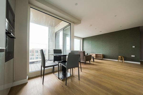 Flat Walworth Road in London Borough of Southwark