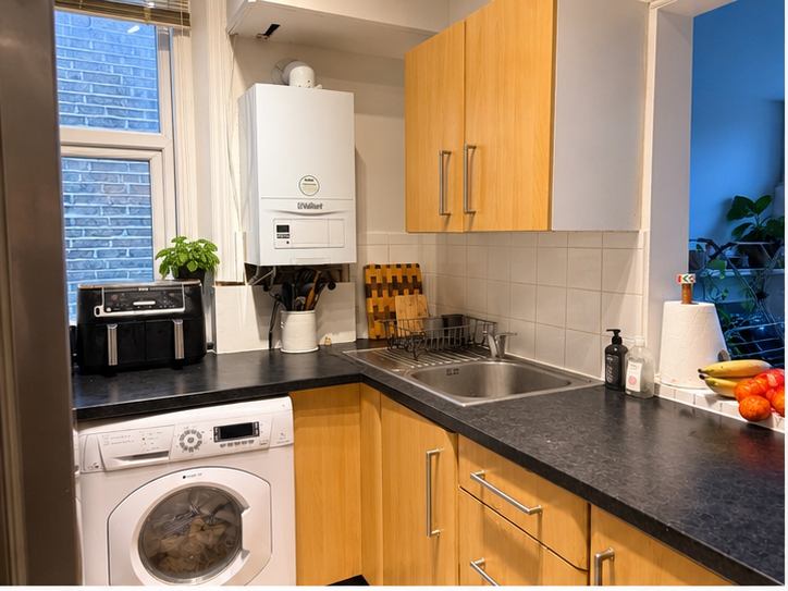 Room West End Lane in Greater London