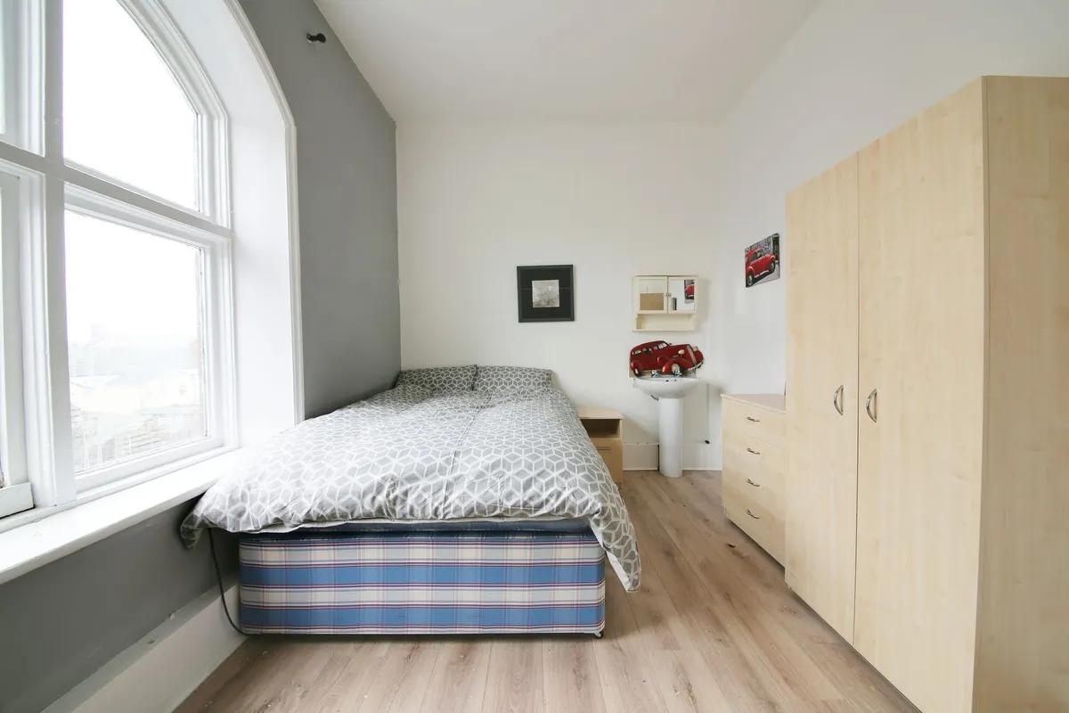 Room Lower Church Street in Widnes