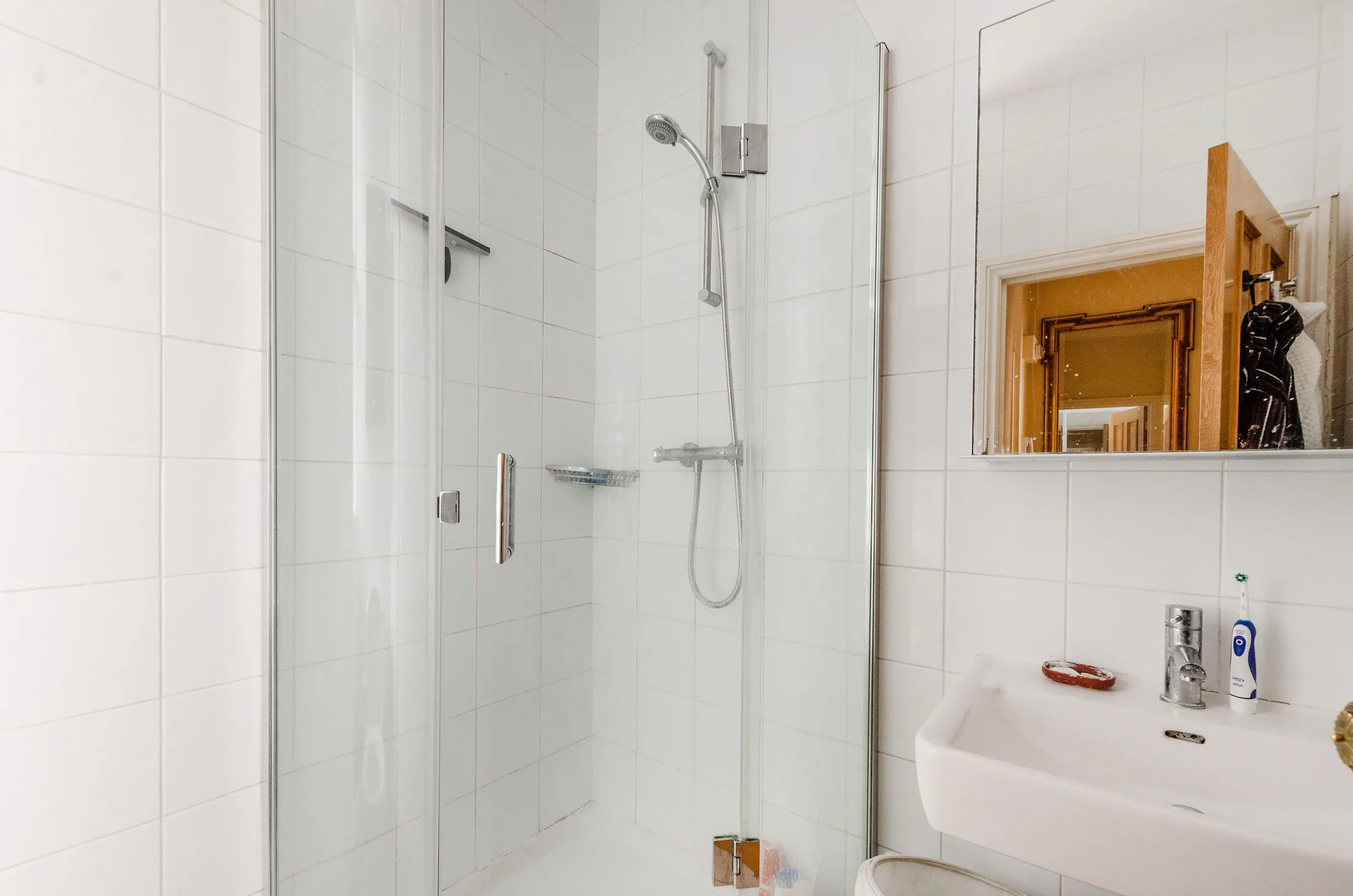 Flat Cheniston Gardens in Greater London