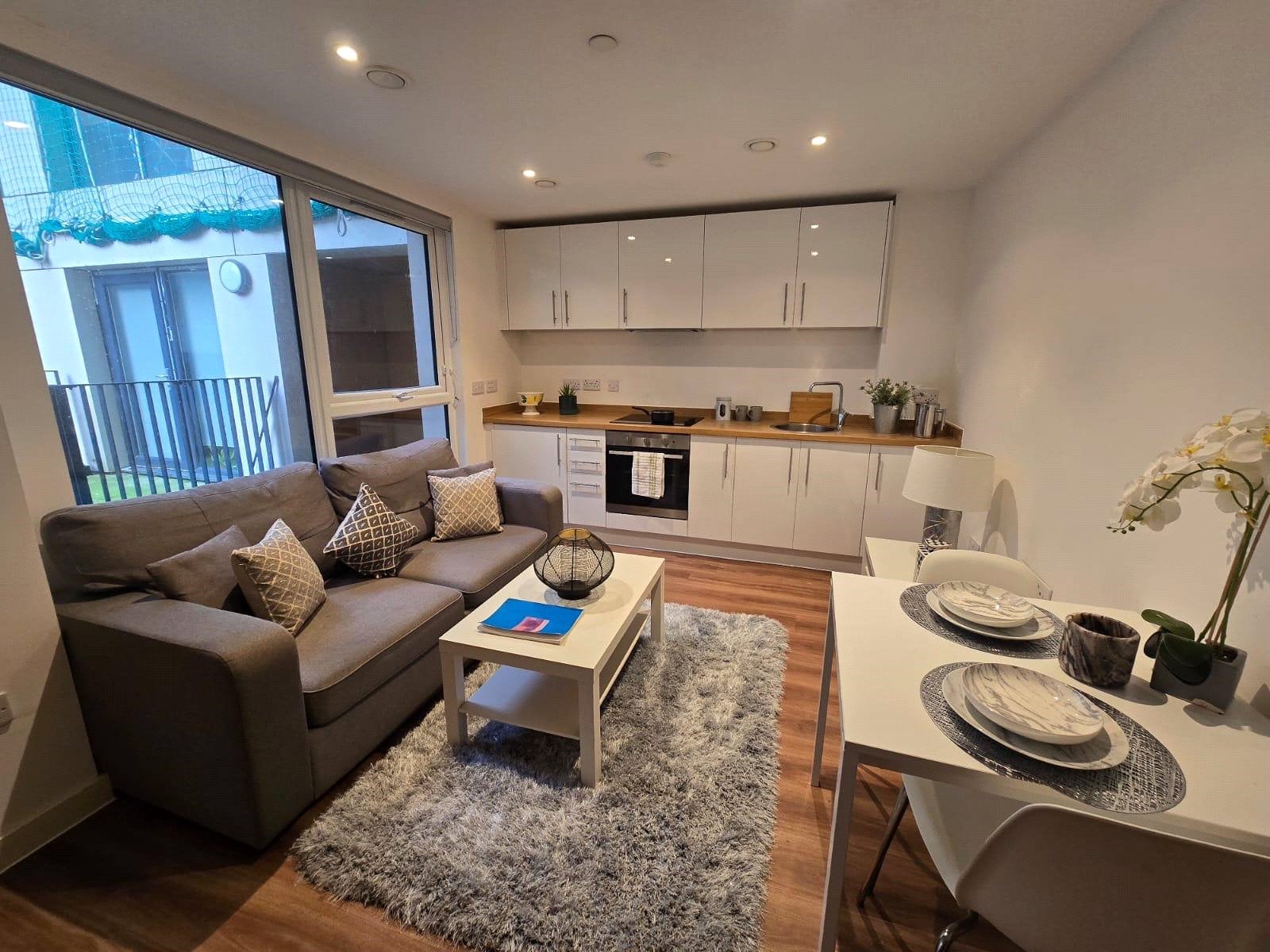 Flat Elmira Way in Salford