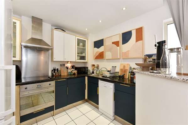 Flat Artichoke Hill in Greater London