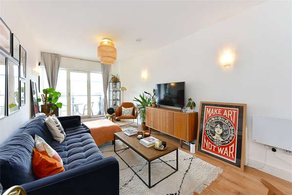 Flat Artichoke Hill in Greater London