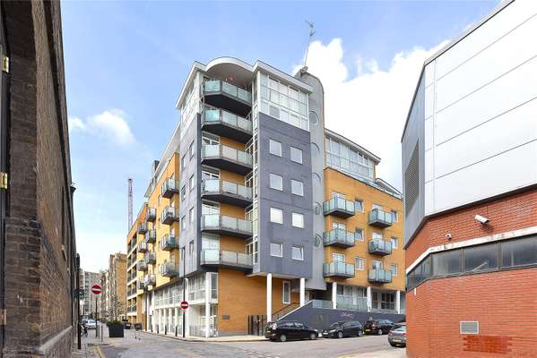 Flat Artichoke Hill in Greater London