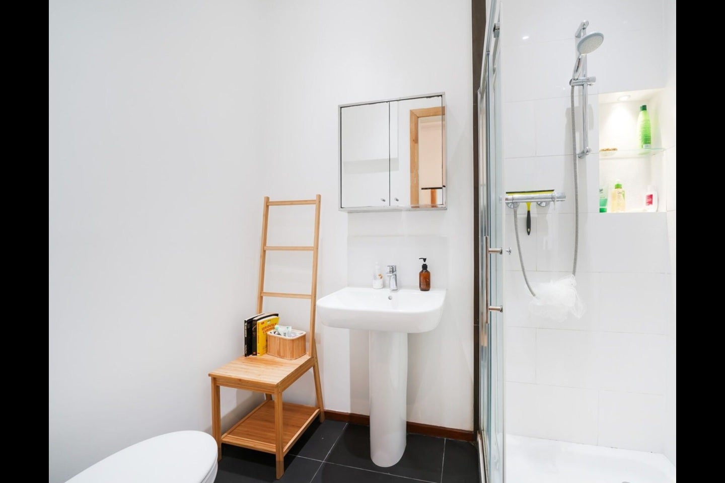 Room Winchelsea Road in Greater London