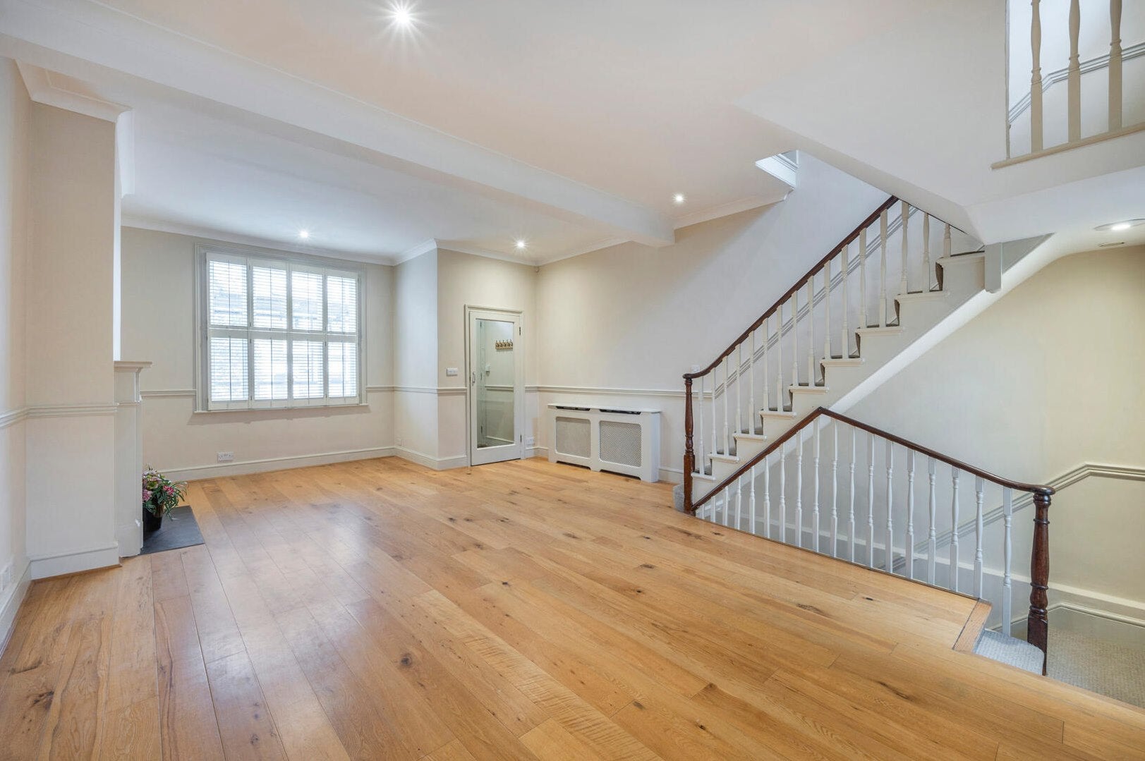 House Clare Mews in Greater London