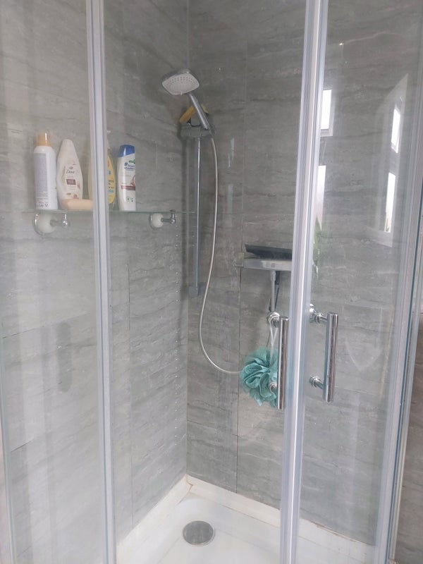 Room Manor Way in Greater London