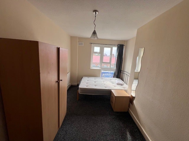 Flat Eccles New Road in Salford