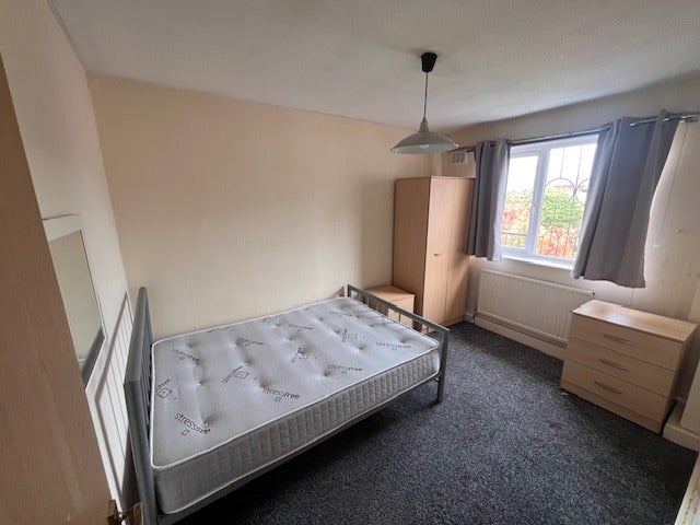 Flat Eccles New Road in Salford