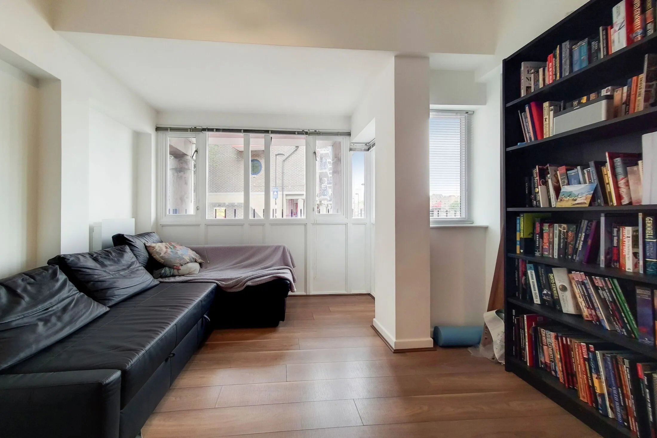Flat Garnet Street in Greater London