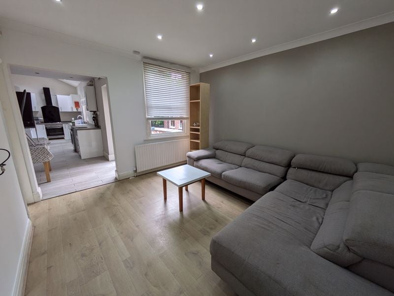 Flat Balfour Road in Nottingham