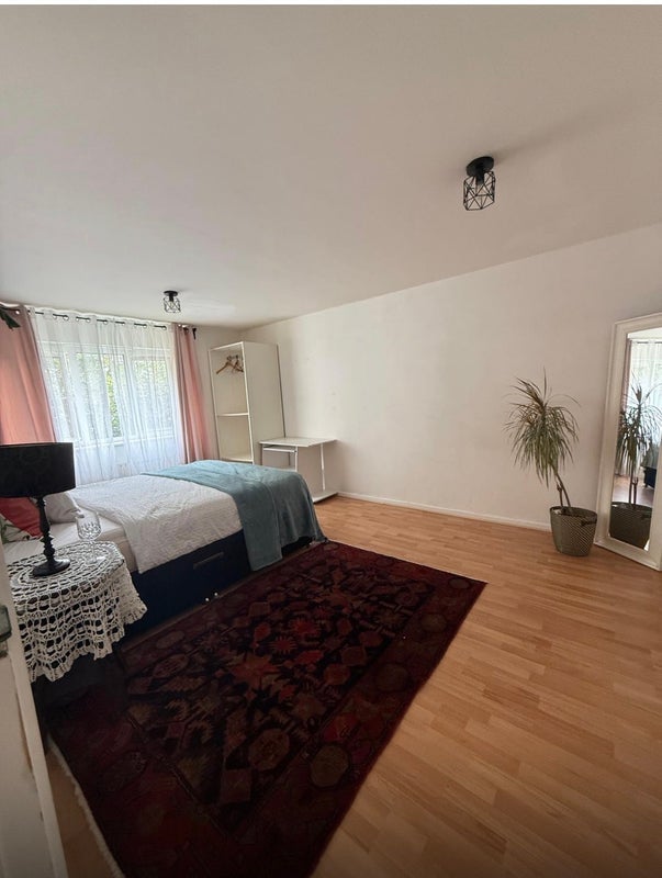 Room Davey Close in Greater London