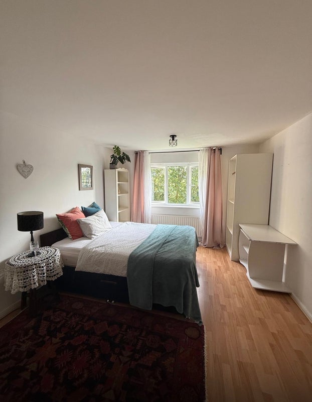 Room Davey Close in Greater London