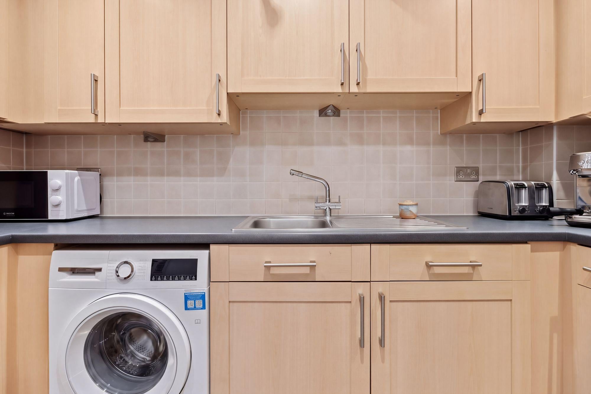 Flat Hersham Road in Walton-on-Thames