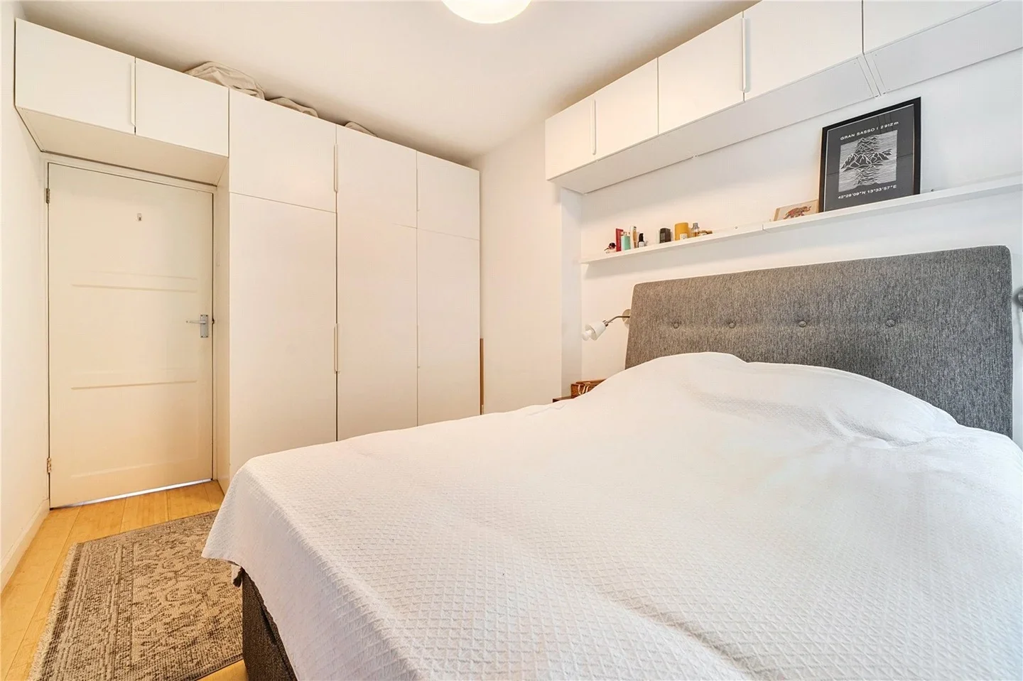 Flat Falmouth Road in Greater London