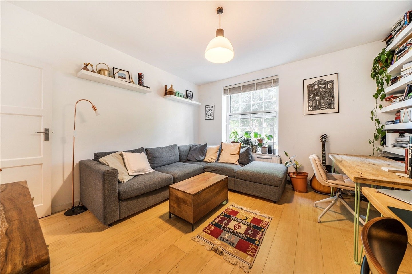 Flat Falmouth Road in Greater London