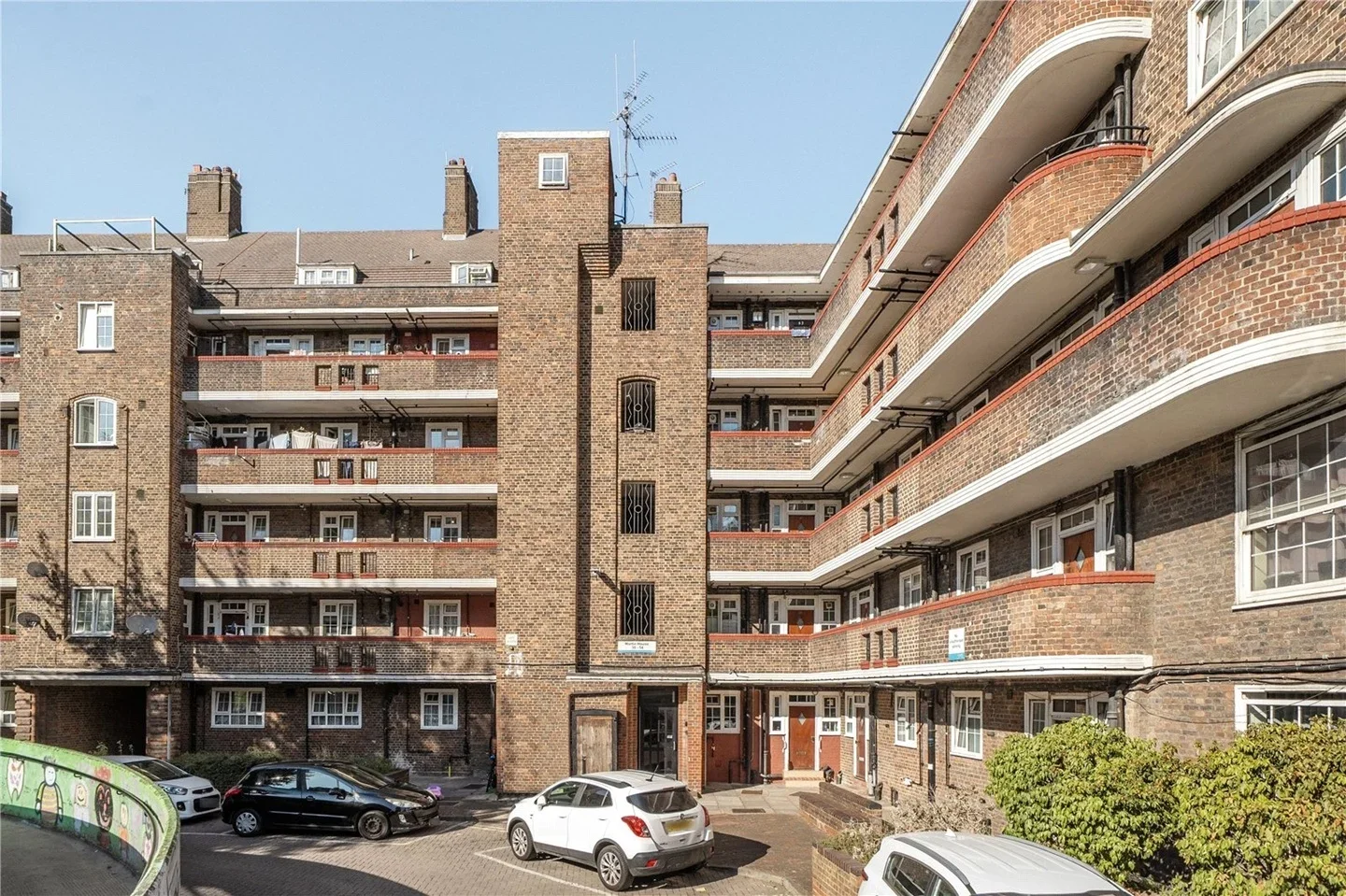 Flat Falmouth Road in Greater London