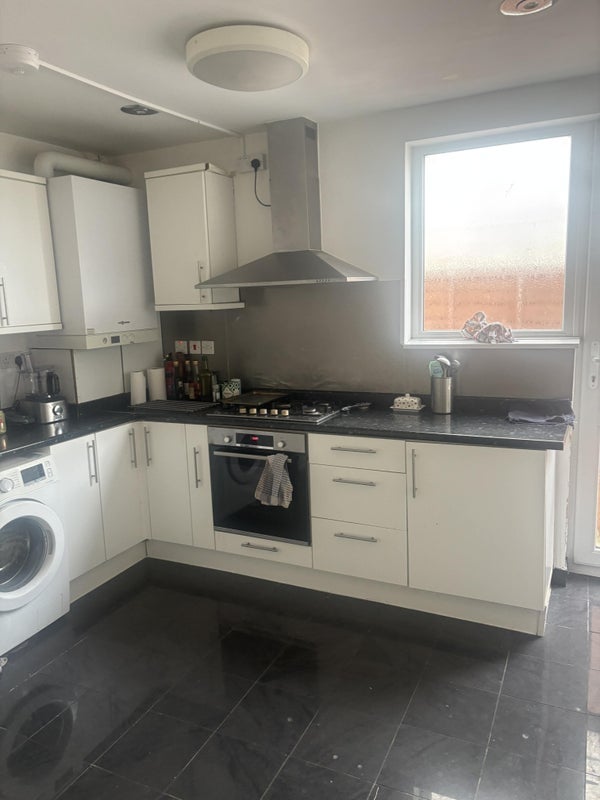Room Rosedene Avenue in Greater London