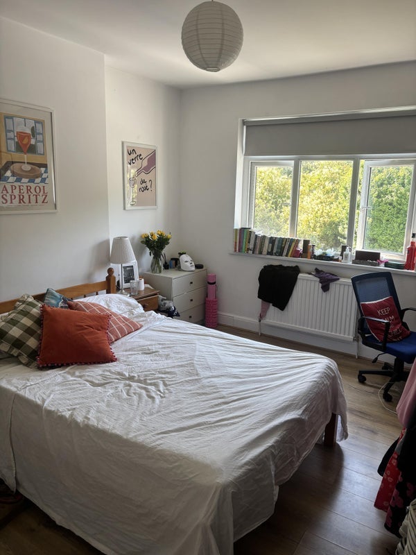 Room Rosedene Avenue in Greater London