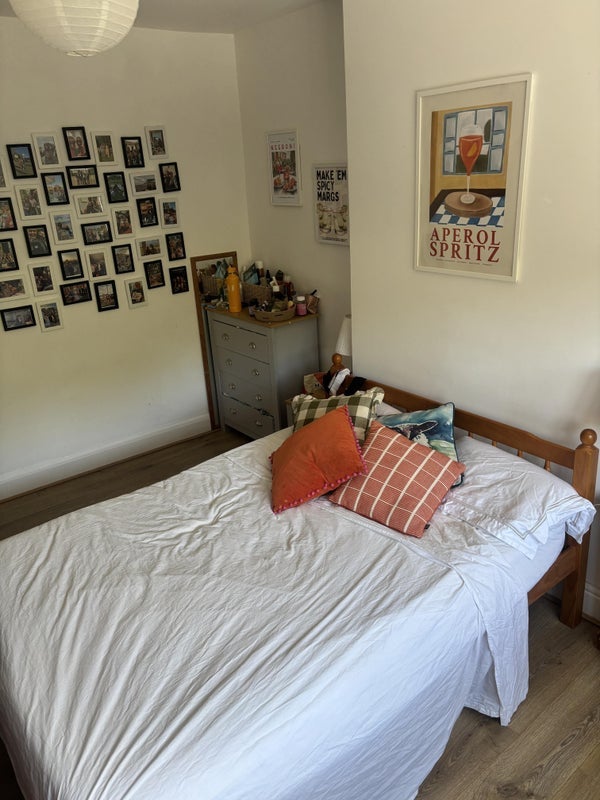 Room Rosedene Avenue in Greater London