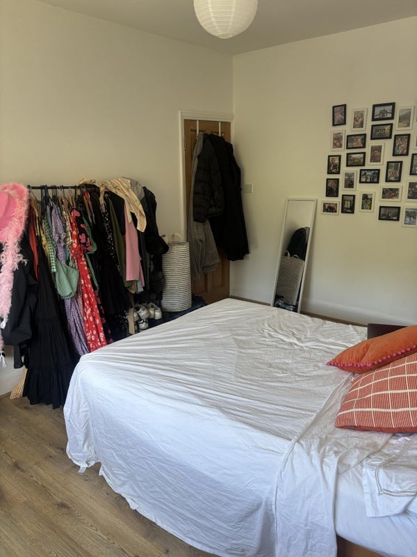 Room Rosedene Avenue in Greater London