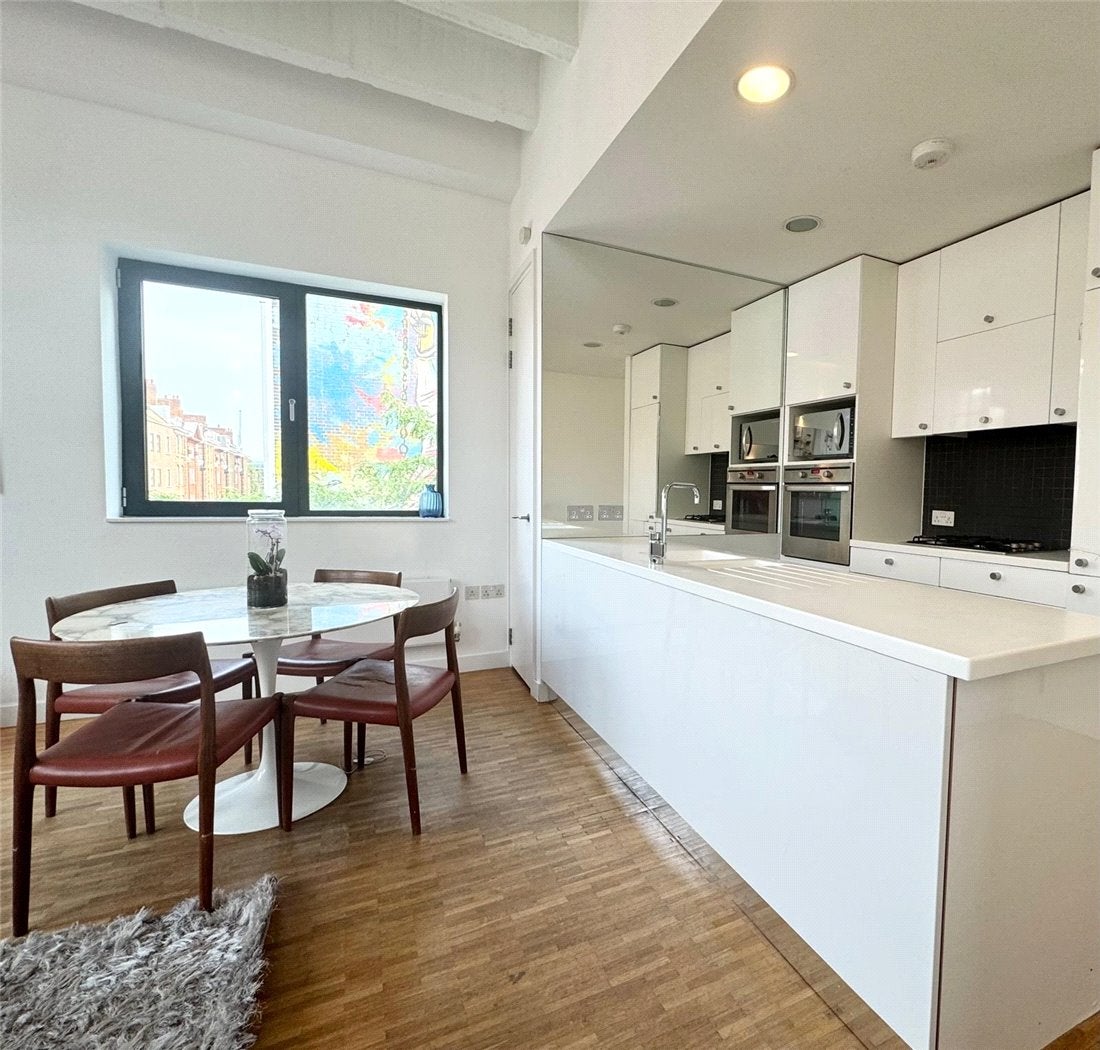 Flat Leather Lane in Greater London