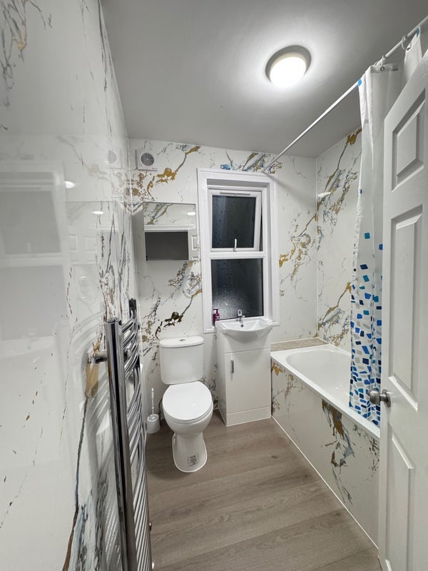 Room Higham Hill Road in Greater London