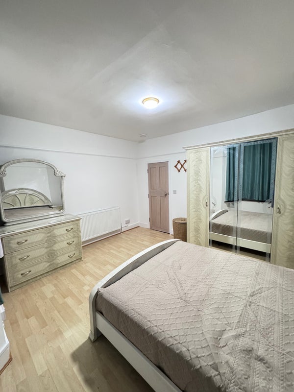 Room Higham Hill Road in Greater London