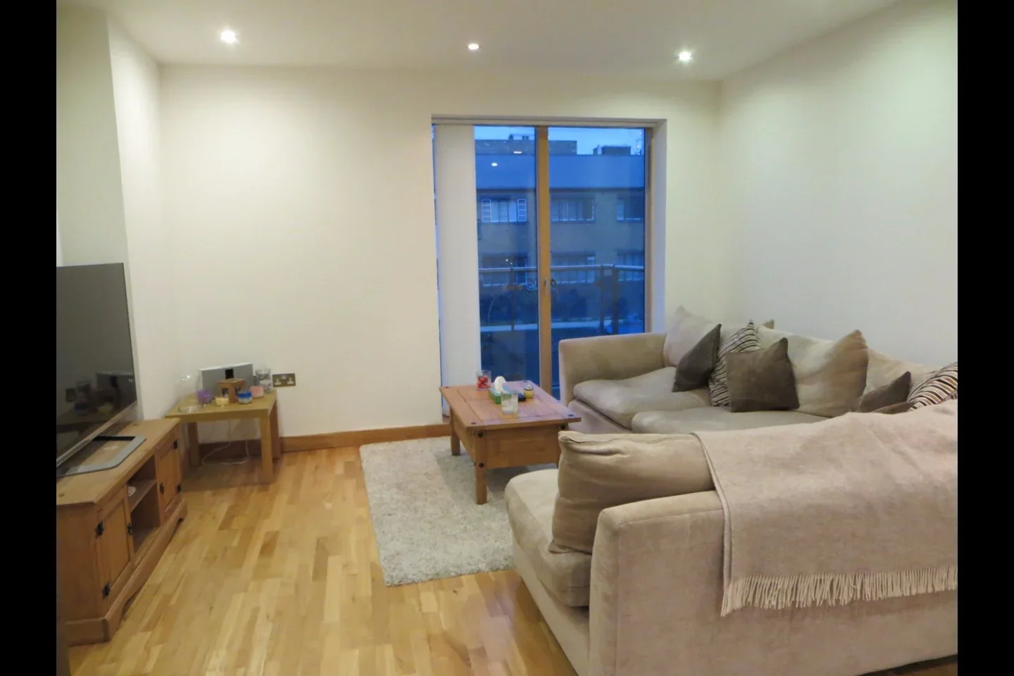 Flat Burdett Road in Greater London