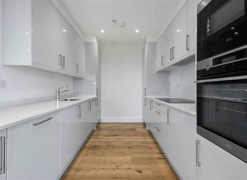 Flat Stannary Street in Greater London