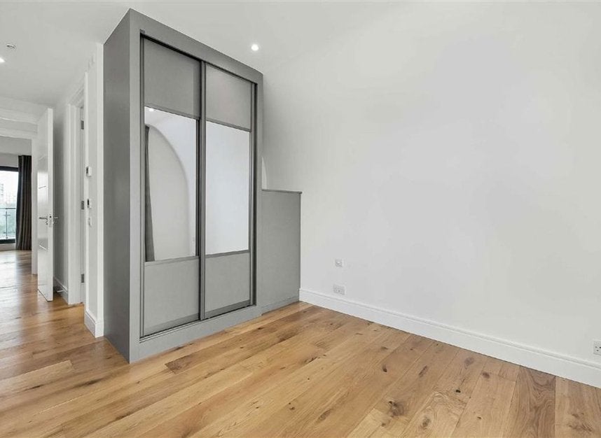 Flat Stannary Street in Greater London