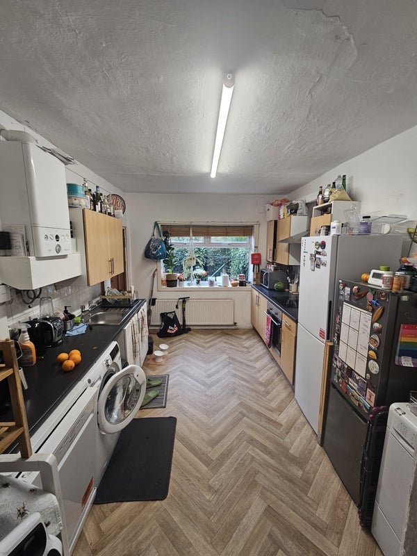 Room St Brendans Road in Manchester