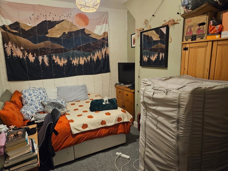 Room St Brendans Road in Manchester