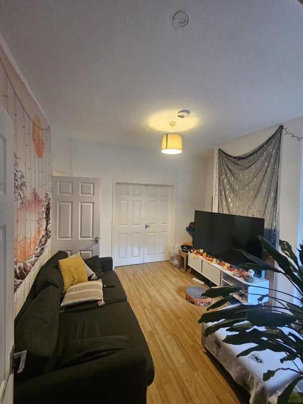 Room St Brendans Road in Manchester