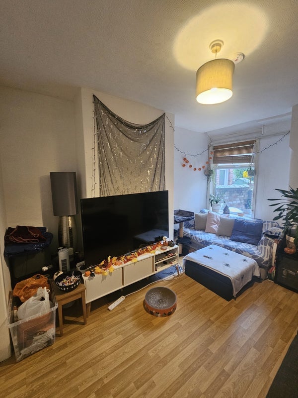 Room St Brendans Road in Manchester