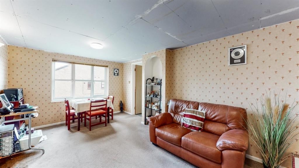 Flat Sudbury Avenue in Greater London