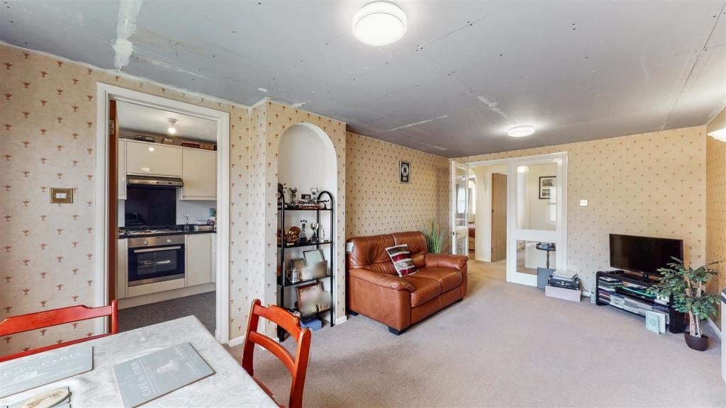 Flat Sudbury Avenue in Greater London