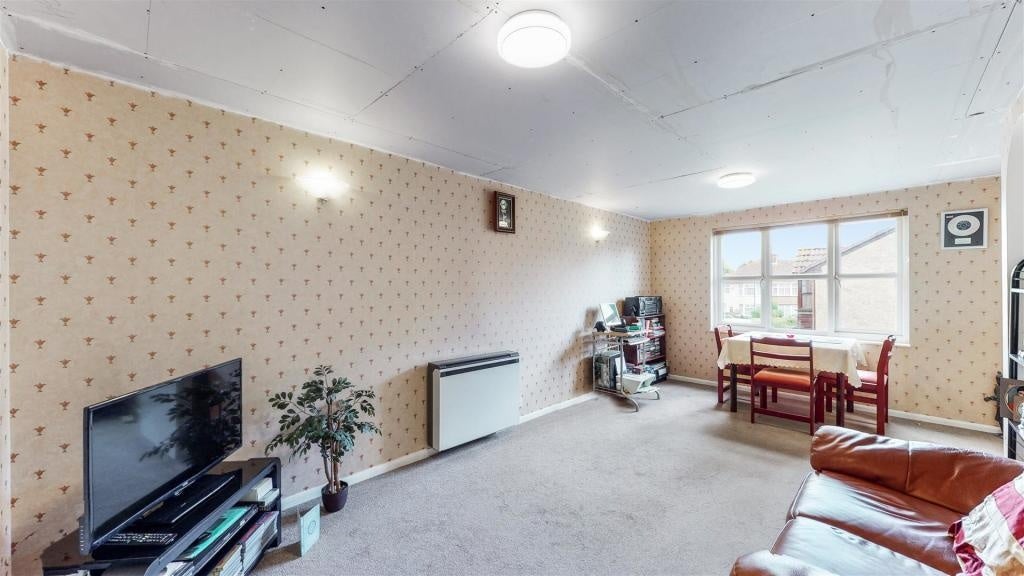 Flat Sudbury Avenue in Greater London