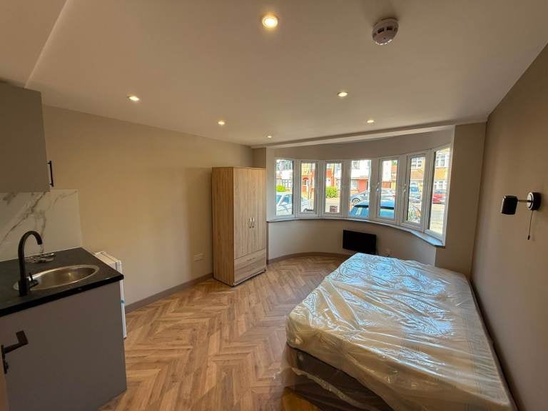 Flat Lynton Road in Greater London