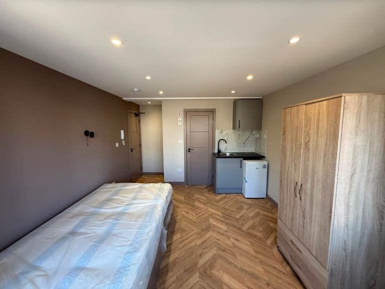 Flat Lynton Road in Greater London