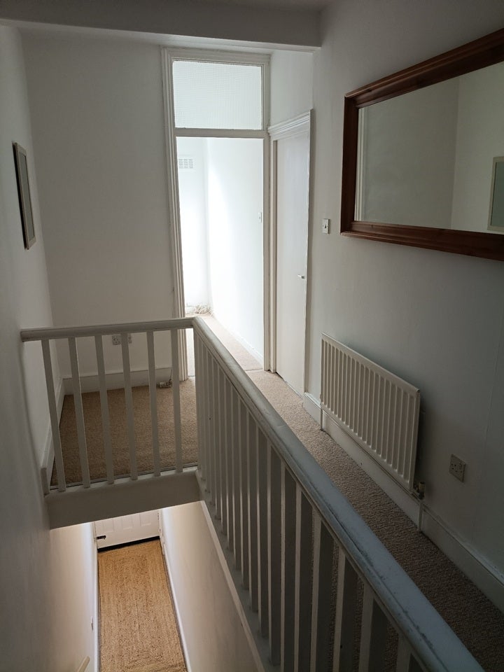 Flat Alberta Street in Greater London