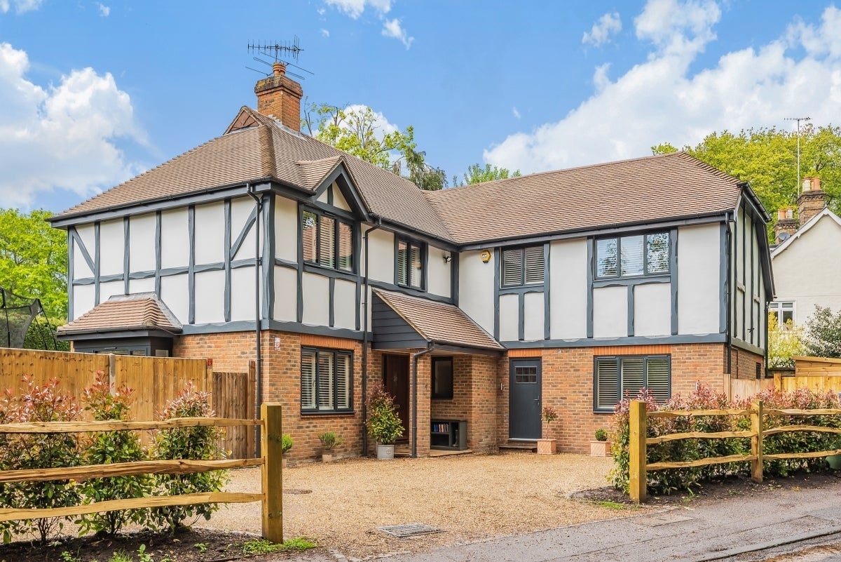 House Littleheath Lane in Elmbridge