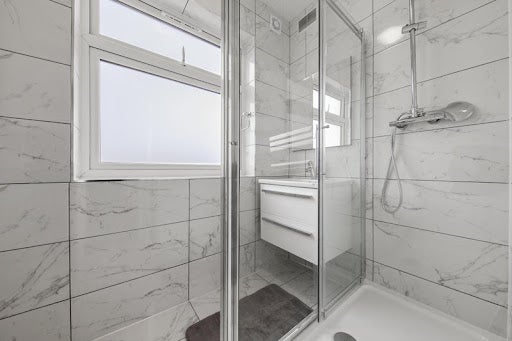 Room Bulstrode Avenue in Greater London