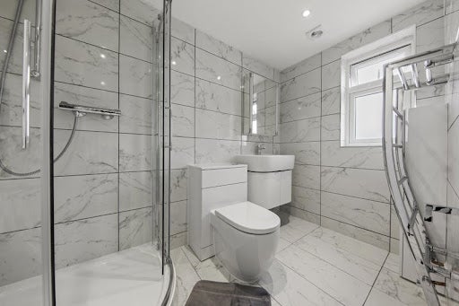 Room Bulstrode Avenue in Greater London