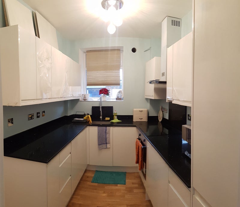 Room Cathnor Road in Greater London