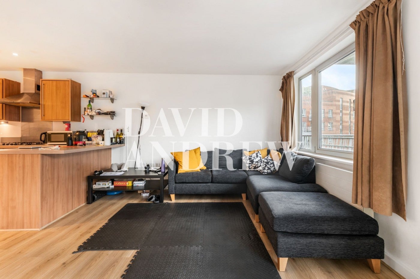 Flat Eden Grove in Greater London