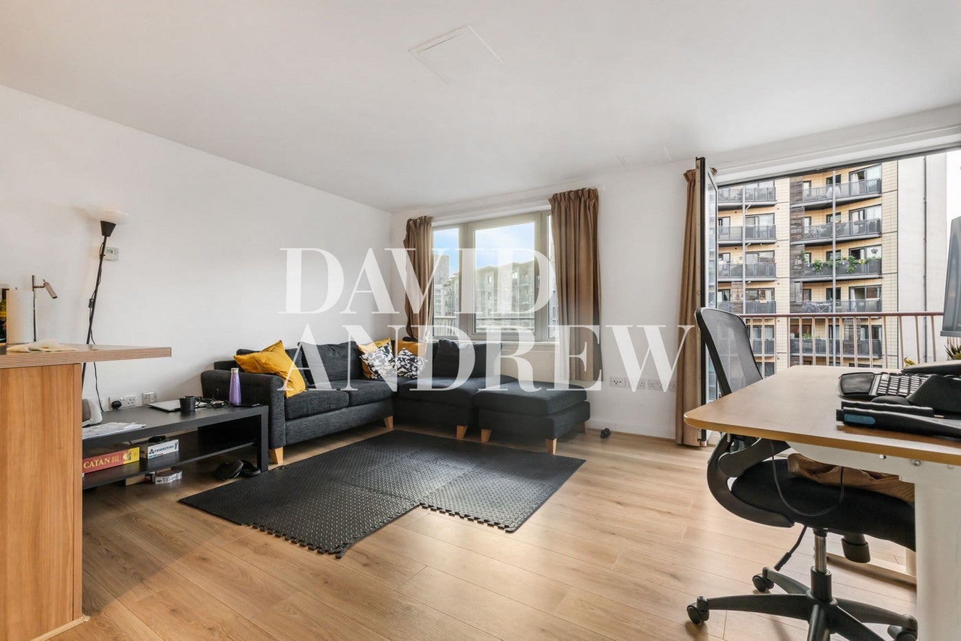 Flat Eden Grove in Greater London